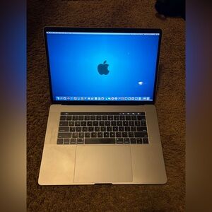 2018 Apple MacBook Pro / Core i9 processor / 32GB RAM / 500GB SSD / 15-inch /